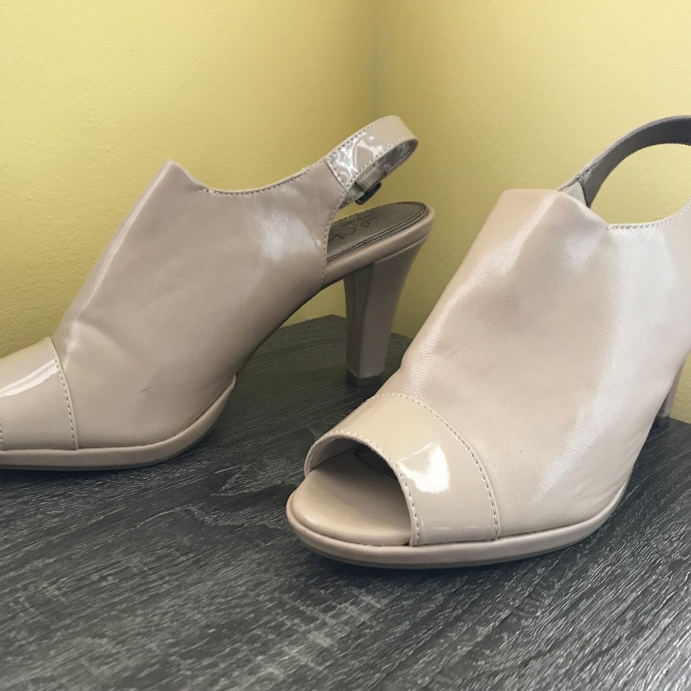 Nude Slingback peep toe mules